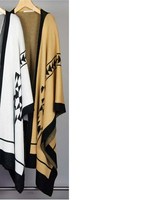 ダブルフェイストライバルポンチョ/オフホワイト