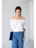 【AZUL by moussy】オフショルクロプトプルオーバー/BEG