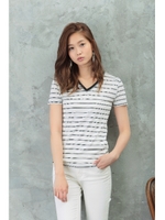 【AZUL by moussy】30/-CVC天竺BCヨーク切替Vネック半袖プルオーバー/柄WHT