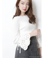 袖口フレア刺繍リブニット/レッド