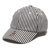 ロゴ刺しゅう入りベースボールキャップ