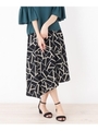 【大きいサイズあり・13号・15号】バイアスヘム幾何プリントスカート/ブラック(119)