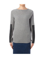 レザー切り替えボートネックプルオーバー