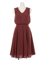 ベルト付Ｖフレアワンピース(レンガ)/レンガ