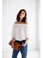 【AZUL by moussy】フィブリルサテンオフショルチュニック5分プルオーバー/CAM