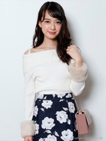 袖ファーオフショルリブニット/ライトブルー