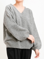 Vネックボリュームスリーブニット/オフ