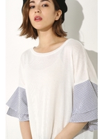 【AZUL by moussy】スリーブ切替えフリルプルオーバー/柄WHT