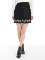 裾刺繍台形スカート/ブラック