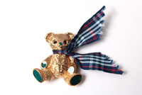 ラグジュアリーベアピン 17810 バーバリー ゴールド メンズ 遊び心あるアクセサリ