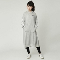 【50%OFF】袖ロゴ入り裏毛パーカーロングワンピース