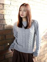 ローゲージケーブルニットセーター