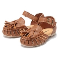 タッセルつきサンダル