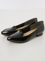 エナメルフラットヒールローファー