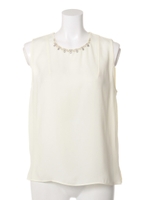 衿ぐりビジューノースリープルオーバー/オフホワイト