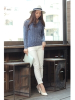 【AZUL by moussy】変則ケーブルVネック長袖プルオーバー/O/WHT