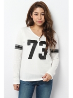 【AZUL by moussy】TCインレイナンバー×ラインVネックロンT/O/WHT