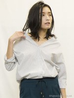 【洗える】バックスリットネックシャツ/カーキ