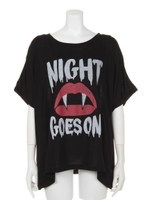 NIGHT GOES ON Tシャツ/ブラック