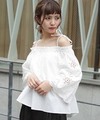 パンチングレースオフショルブラウス