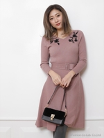 配色ビーズ刺繍ニットワンピース/モカピンク