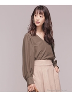 【with12月号掲載】ギャザースリーブVネックブラウス/カーキ