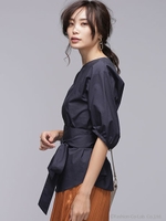 サッシュベルト付きブラウス/ネイビー