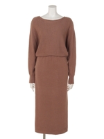 バックVデコルテニットワンピース/モカ