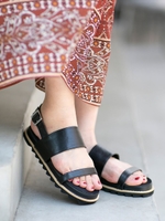 【WEB限定】Wストラップコンフォートフラットサンダル/ブラック