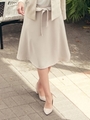 ≪洗濯機で洗える≫共布リボン付きダブルサテンフレアスカート/ベージュ