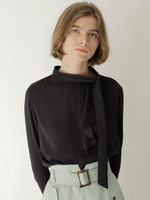 ハイネックアシメボウタイブラウス/ネイビー