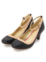 パイピングストラップパンプス