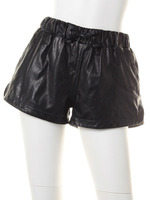 レザーショートパンツ