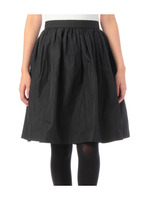 サテン調フレアスカート