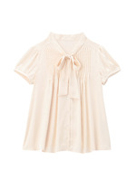 ボウタイつきサテンブラウス