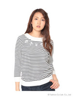 衿ビジュー付きプルオーバー/ホワイト