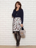 グラデフラワープリントタイトスカート/ネイビー