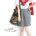 ストライププリントツイルタックスカート