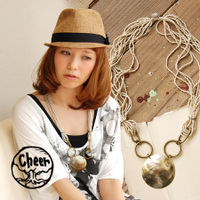 クヴェレシェルビーズネックレス