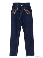 フラワー刺繍ストレートデニムパンツ/アイスブルー