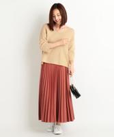 サテンプリーツスカート