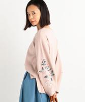 袖刺繍ニット