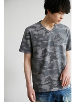 【AZUL by moussy】ミニ裏毛迷彩総柄Vネック半袖T/GRY