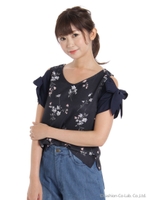 肩あき袖リボンフラワーTOPS/オフホワイト