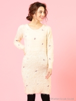 フェザー刺繍ニットワンピース/ベージュ