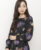 【期間限定】ウィンターフラワー袖タックブラウス
