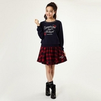 【50%OFF】ロゴ刺しゅうトレーナー×チェック柄スカートセット