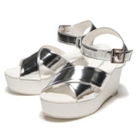 【51%OFF】【ニコラ掲載】クロスベルトストラップサンダル