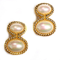 バーバリーズ デザイン イヤリング ゴールド系 レディース 上品さとボリューム 28045