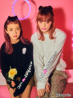 WC|【Esther Kimコラボ】袖ロゴプリントスウェット